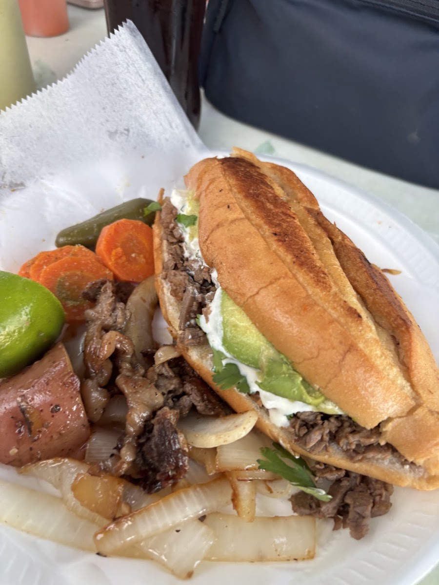 Tacos Y Tortas El Entenao (Food Truck) Photos 2